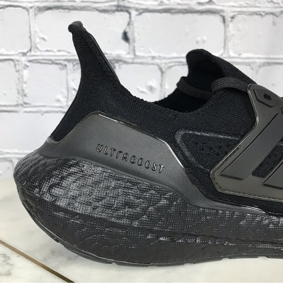 Adidas Ultraboost 21 Men’s Triple Black Active Running Shoes Size 8.5 - Picture 4 of 12